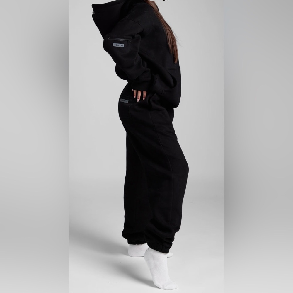 Comfrt Airplane Mode Travel Sweatpants - Obsidian - Picture 3 of 4